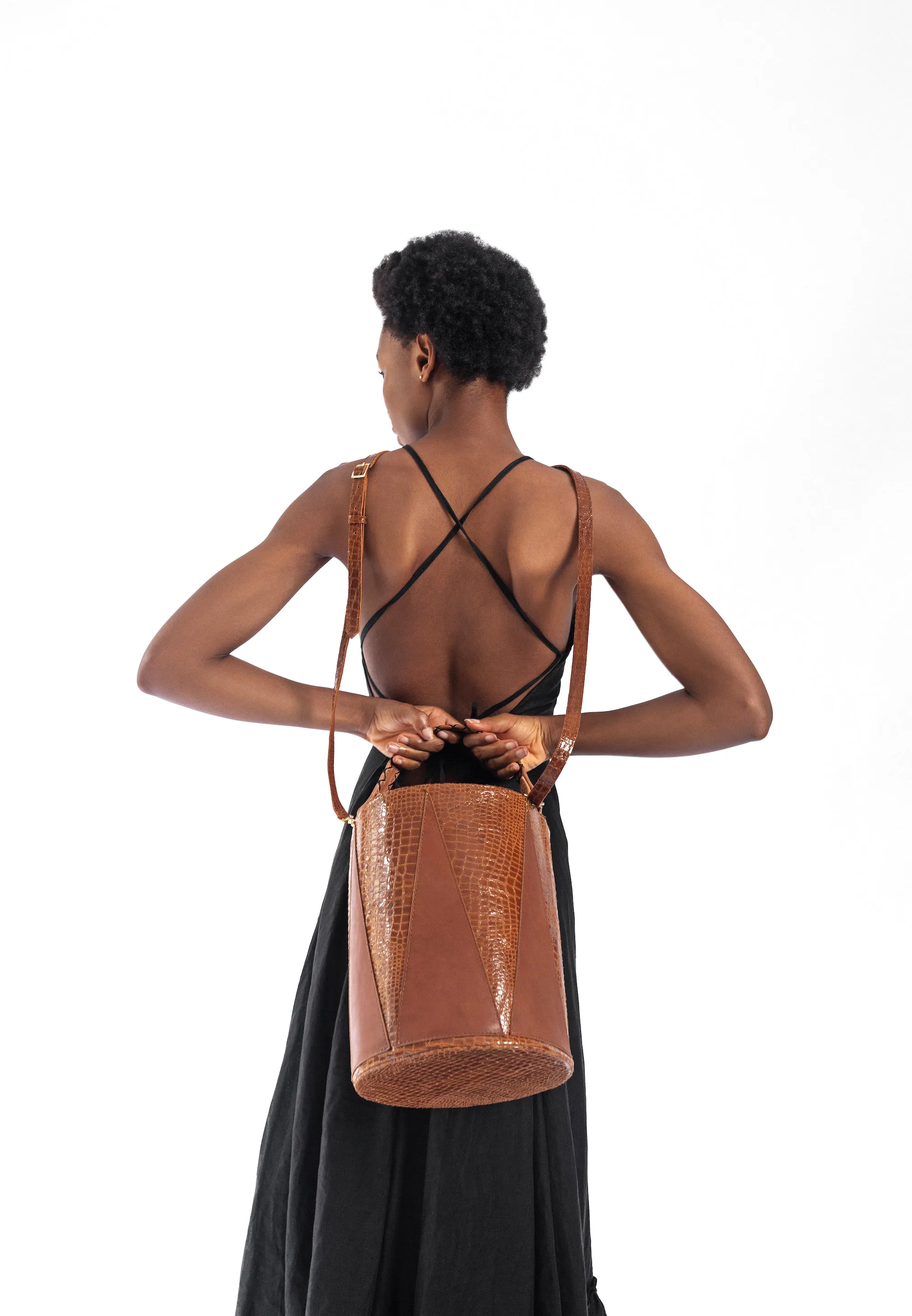 BROWN LEELY MIDI BUCKET BAG