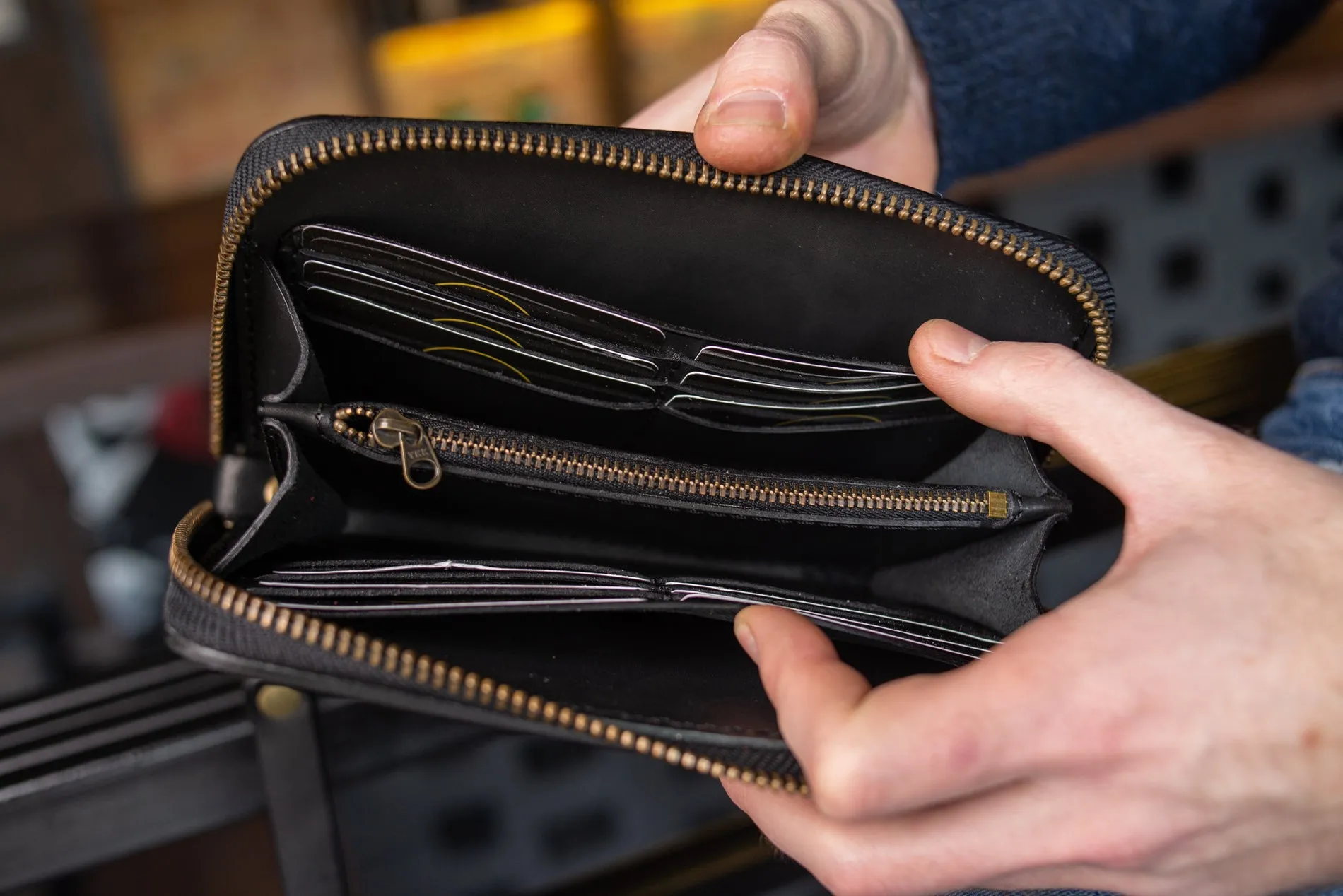 Personalized Leather Clutch, Full Grain Leather Clutch, Black men's leather wallet, Zipped wallet, Wrist Bag, Men's purse, Father's gift