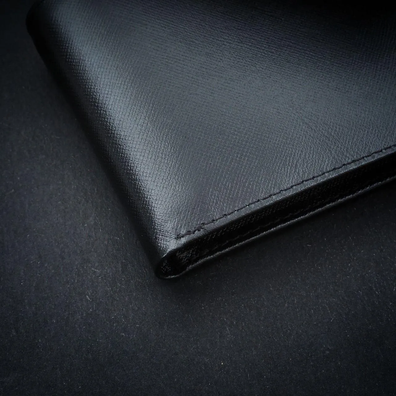 William Classic Wallet (Saffiano Black Cowhide)